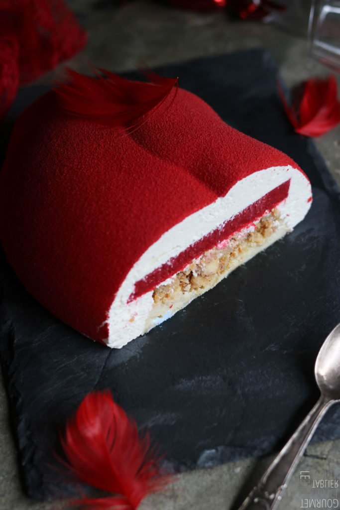 Le "Bisou" de François Daubinet est un entremets à la fraise, à la menthe et au piment d'Espelette, idéal pour la Saint-Valentin