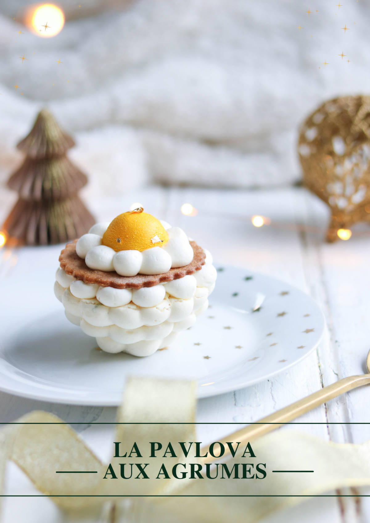 La pavlova est composée d'une meringue, de pointes de chantilly, d'un petit sablé et d'un coeur d'agrumes